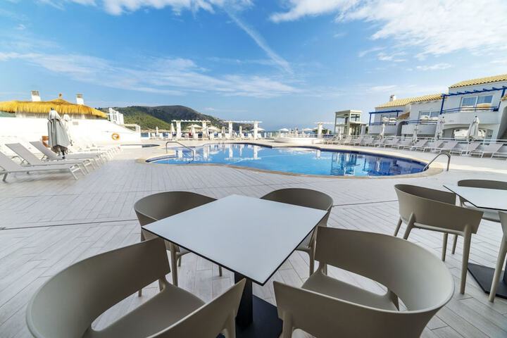 Sundeck 103 of 110