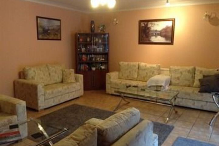 Room 9 of 12