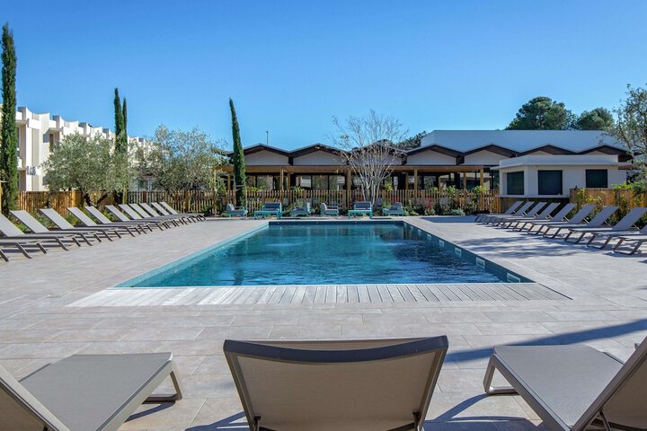 Pool Hotel