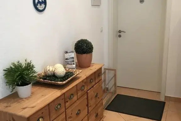 Room 13 of 16