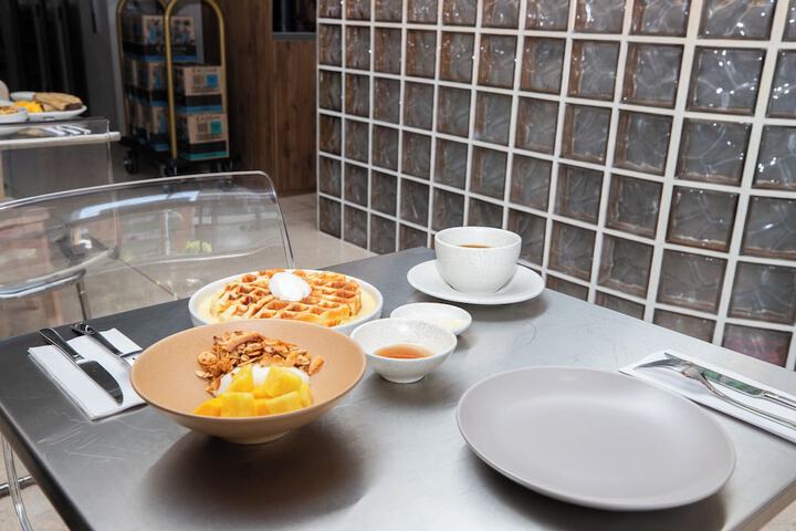 Breakfast/Coffee Service 90 of 102
