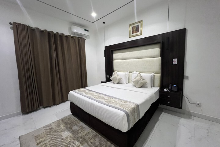 Room 45 of 100