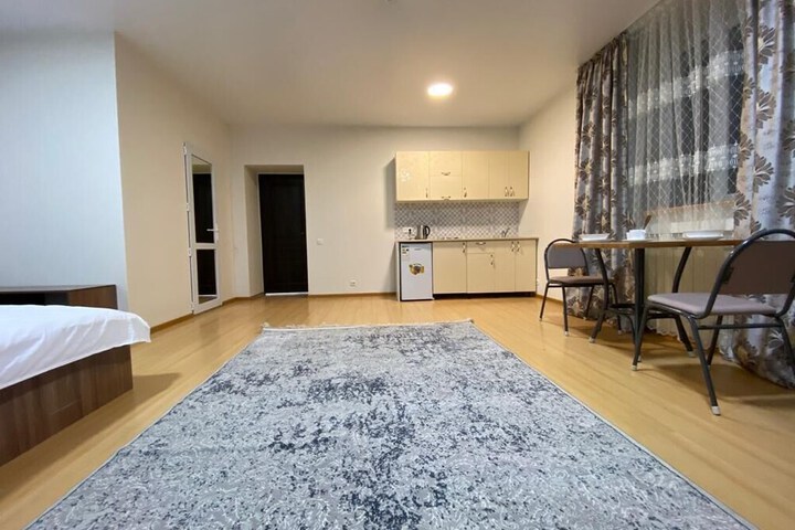 Room 9 of 18