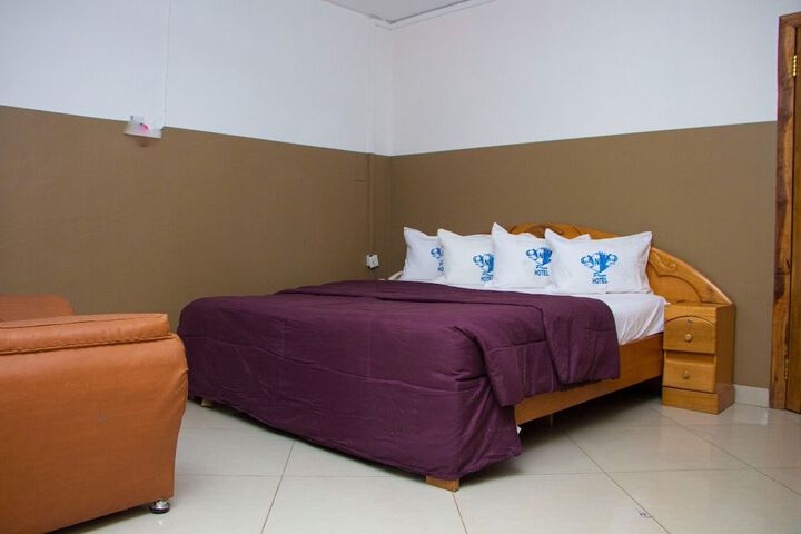 Room 8 of 27