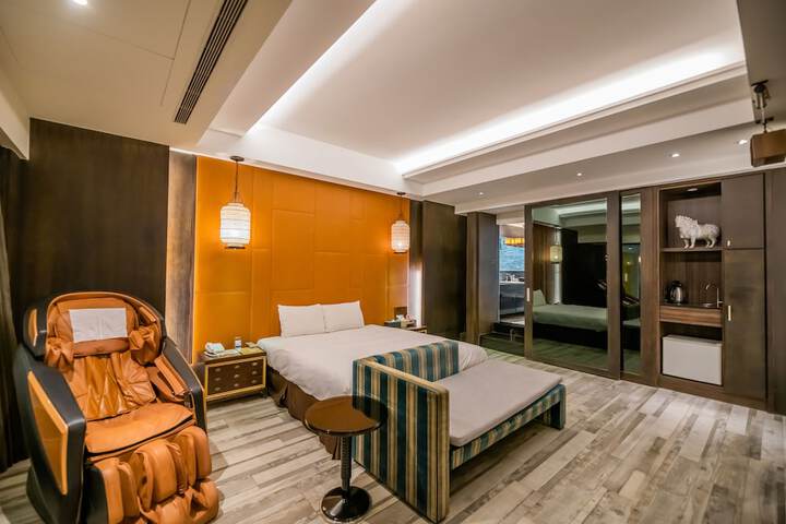 Room 52 of 91