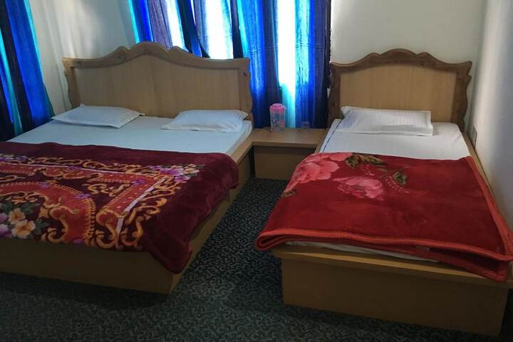 Room 7 of 9