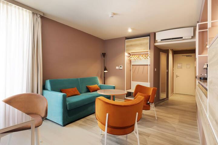 Room 10 of 47