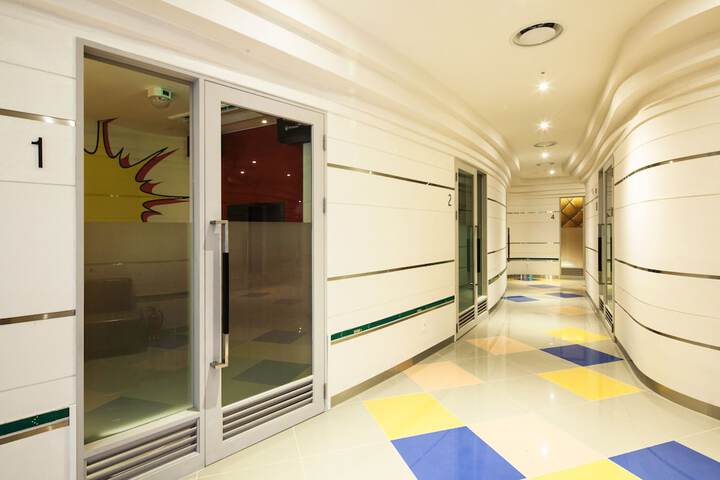 Room 77 of 102