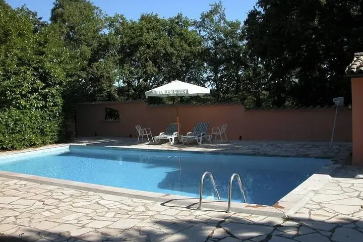 Pool 4 of 9