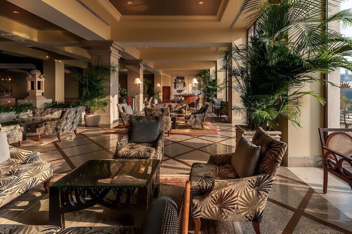 Lounge 70 of 121