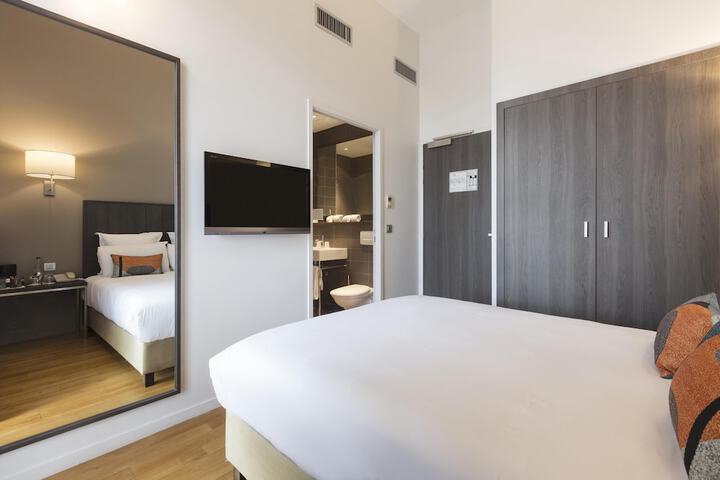 Room 50 of 102