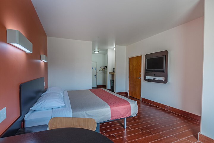 2 Double Beds (3 of 11)