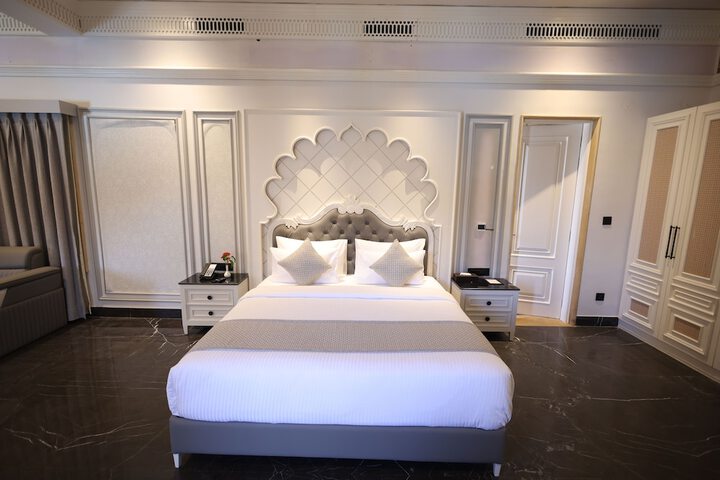 Room 4 of 43