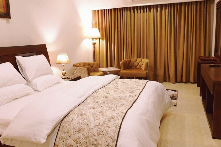 Room 12 of 36