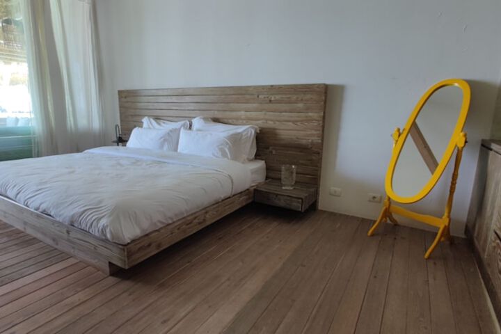 Room 29 of 102