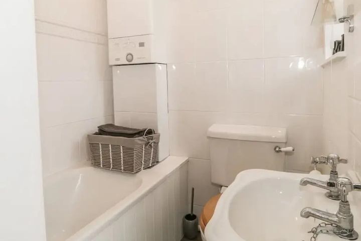 Room 7 of 8