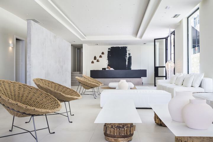 Guest Lobby