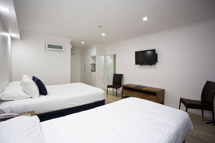 Room 6 of 72