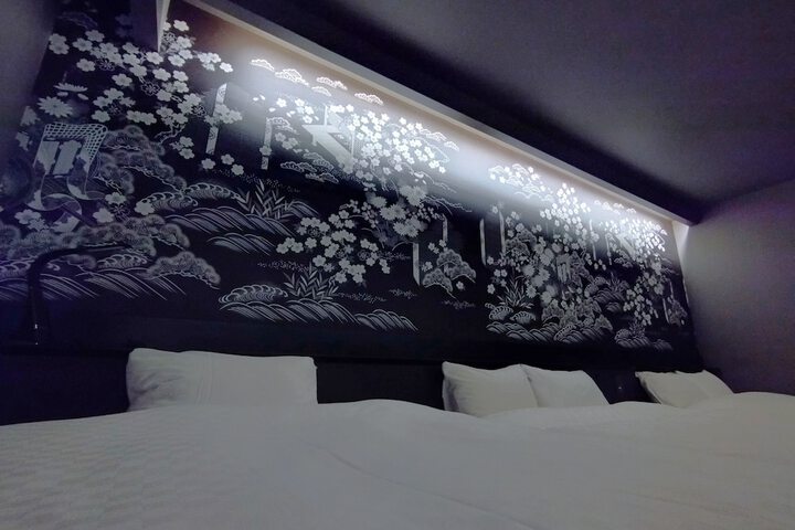 Room 5 of 28