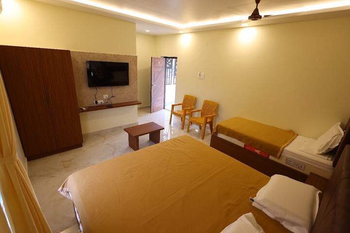 Room 2 of 9