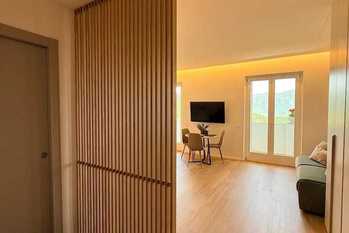 Room 4 of 42