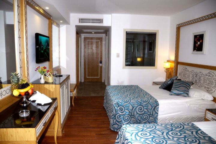 Room 4 of 108