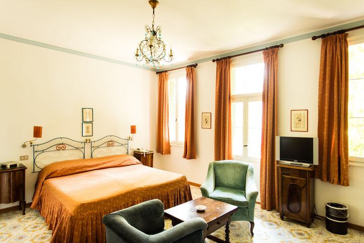 Room 32 of 72