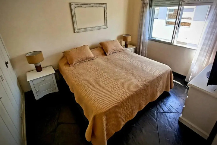Room 6 of 16