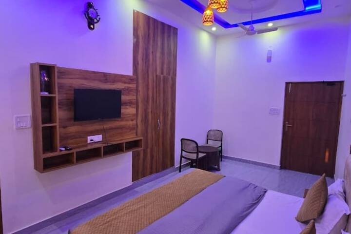 Room 3 of 9