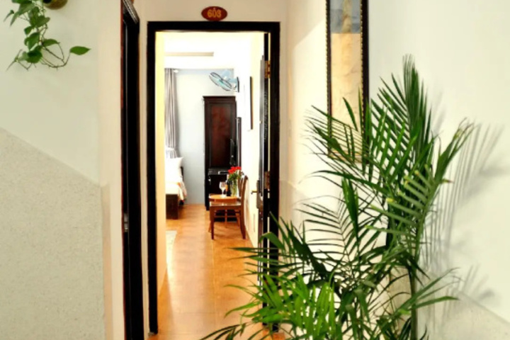 Room 10 of 20
