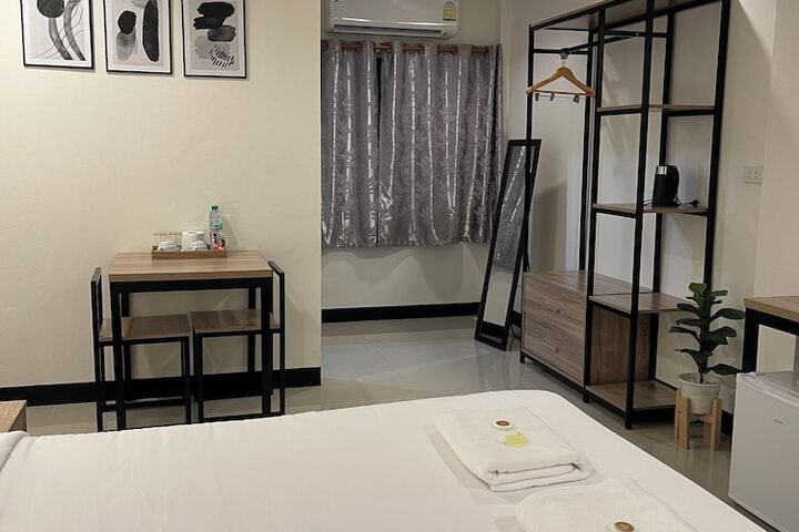 Room 7 of 16