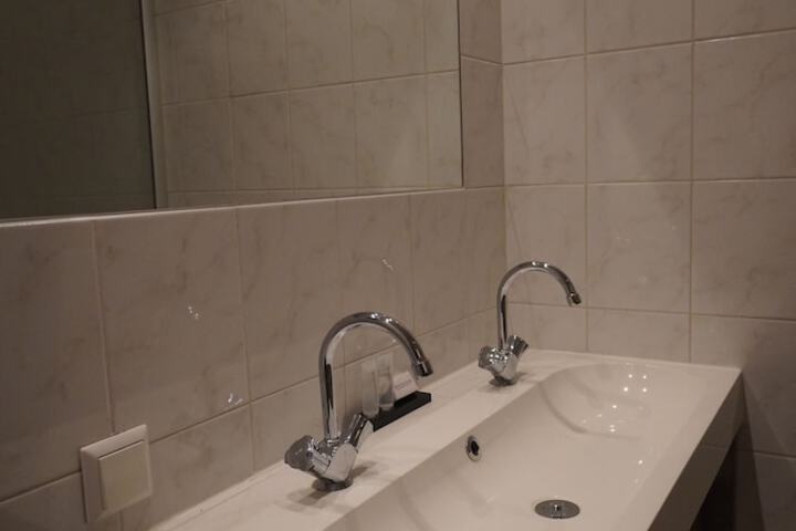 Room 44 of 65
