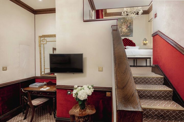 Room 82 of 145
