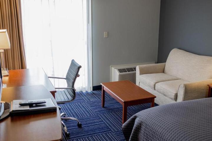 1 King Bed Accessible (3 of 8)