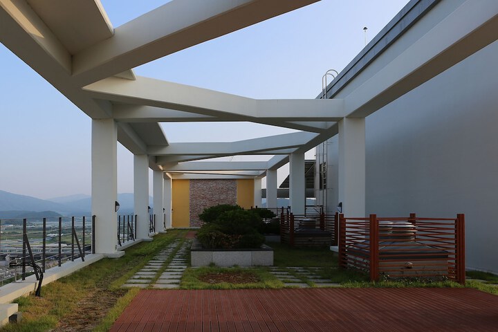 Hotel Exterior 50 of 56
