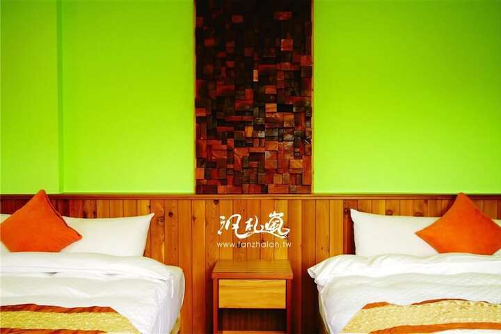 Room 4 of 63