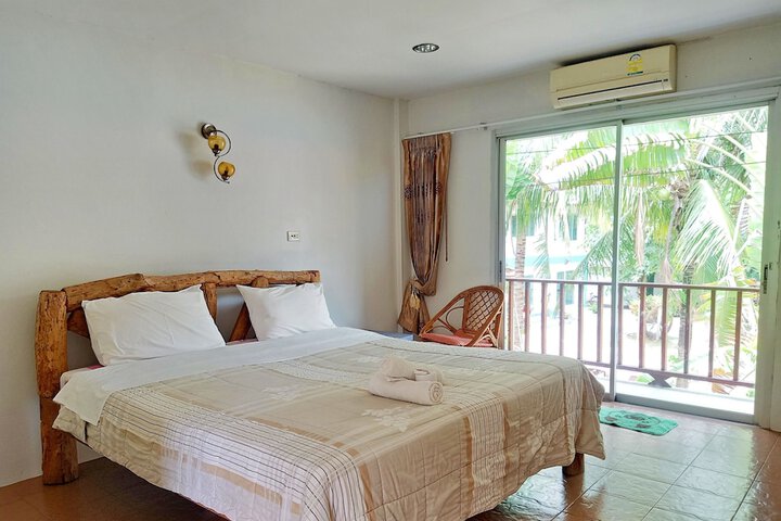 Room 8 of 28