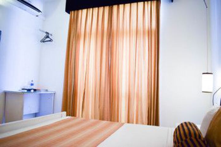 Room 11 of 24