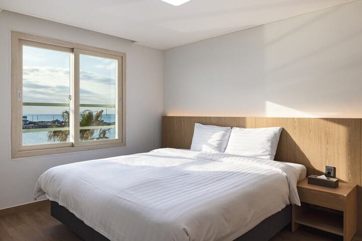 Room 4 of 35