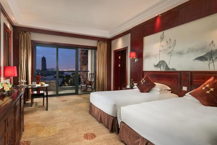 Room 10 of 36