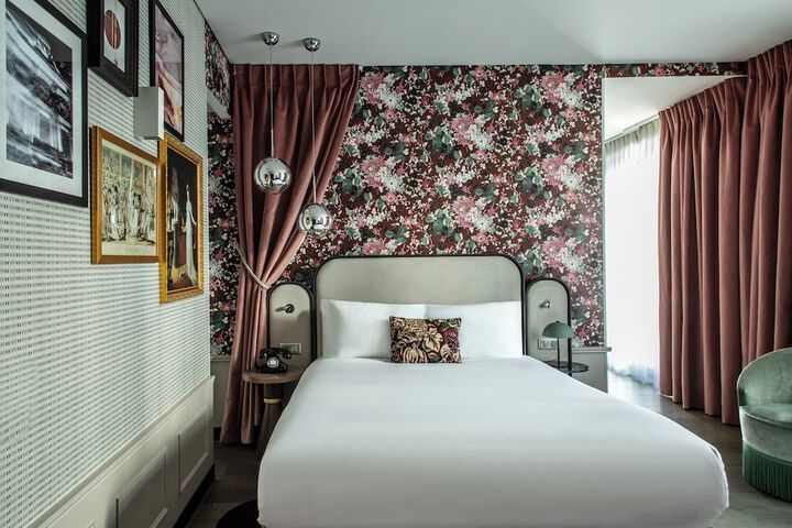 Room 33 of 141