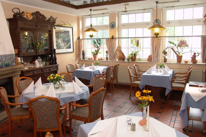 Dining 10 of 28