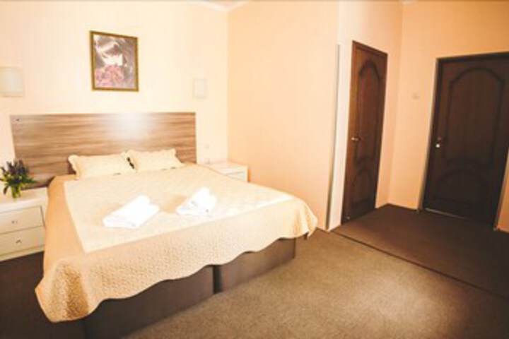 Room 13 of 20
