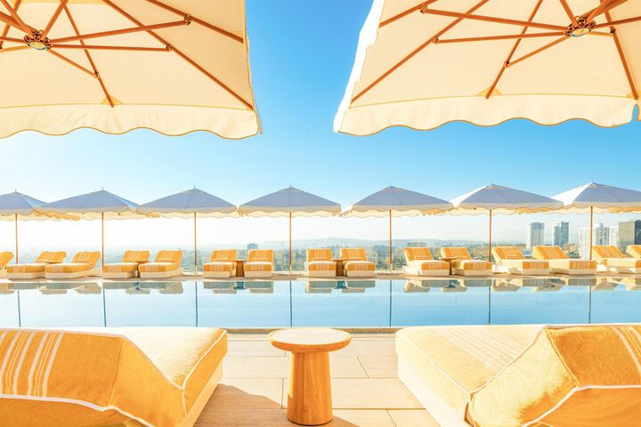 Pool 90 of 127
