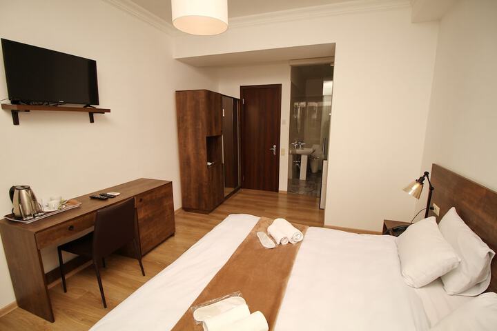 Room 16 of 134