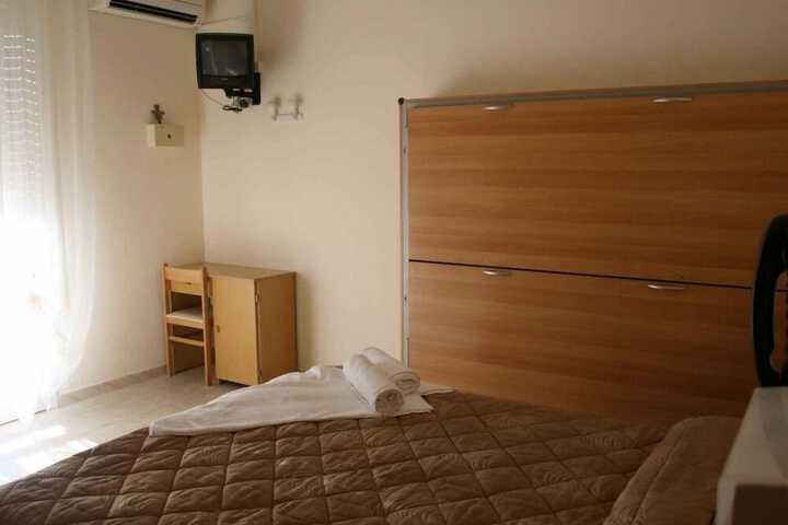 Room 9 of 23