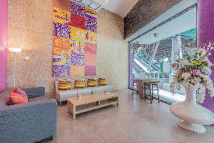 Entrance & Lobby