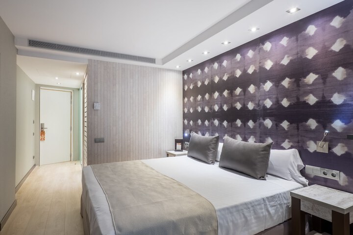 Room 3 of 66