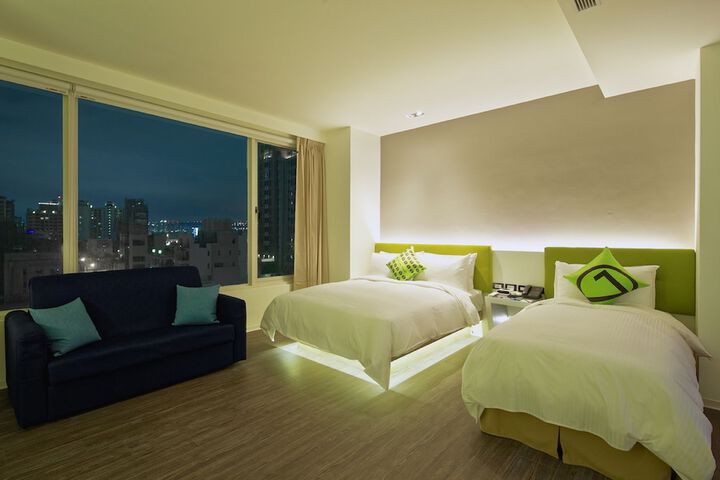 Room 33 of 160