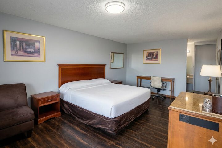Room 7 of 18